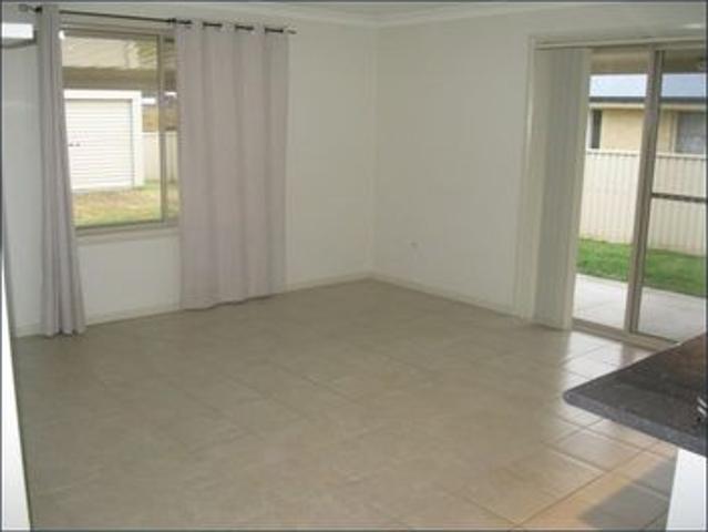 Modern Home in Kelso Available 13.7.26