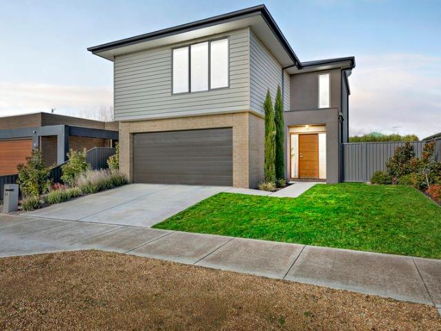 Modern Home in Outstanding Location on Moments to Lake Wendouree