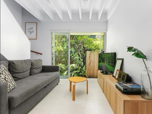 Modern home in quiet area with study nook