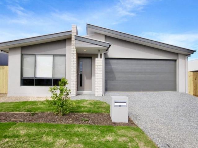 Modern home next to Ipswich Golf Course!