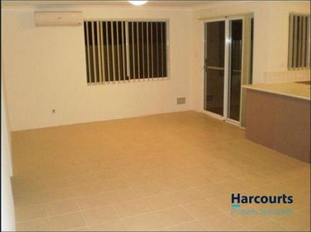 MODERN, HOMELY STRATA VILLA ARMADALE