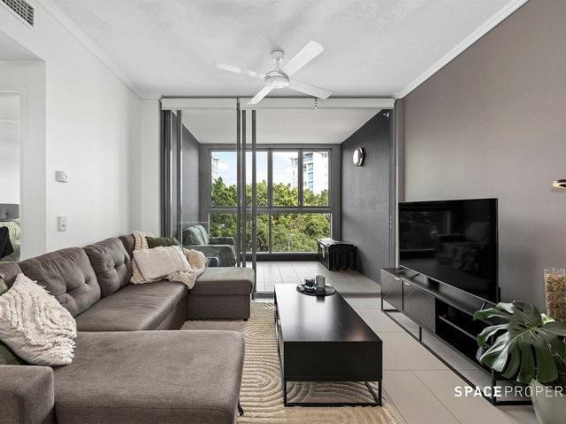 Modern Hamilton Living with Space, Style & Everyday Convenience