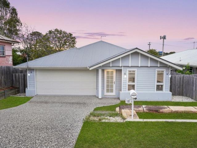 Modern Hamptons Charm Meets Convenience