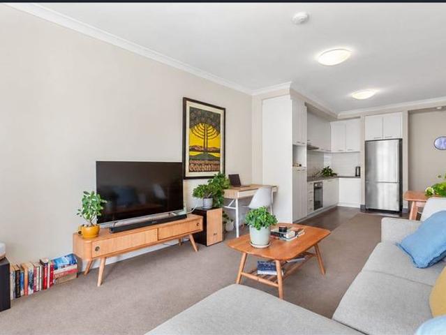 Modern Harbour View One Bed Apartment in the Iconic Woolstores
