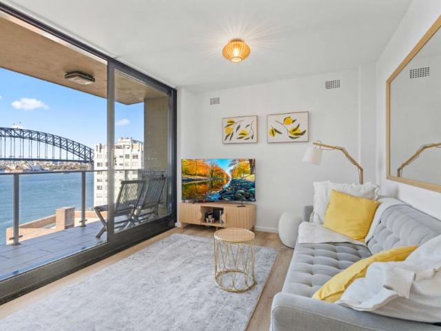 Modern Harbourfront Haven with Spectacular Bridge & Opera House Views