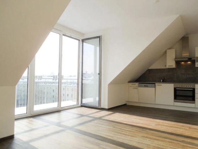 Modern & hell 3 Zimmer Dachgeschosswohnung mit Balkon Raimundstraße 24 Top 10C