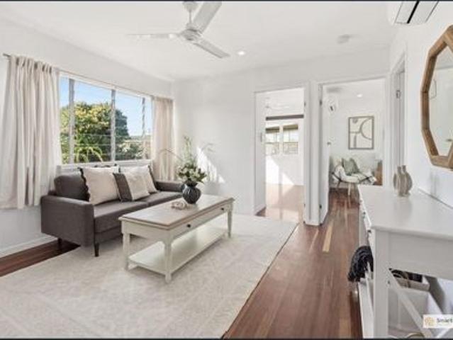 Modern Highset Living in Currajong