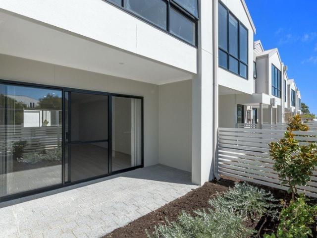Modern Investment Opportunity in the Exclusive Blackmore Private Estate