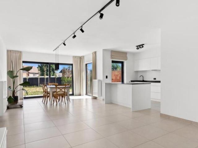 Modern ingerichte woning met 3 slaapkamers centrum Berlare