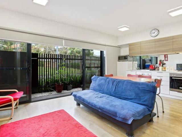 Modern Inner City Living – 1 Bedroom + Study in Prime Location