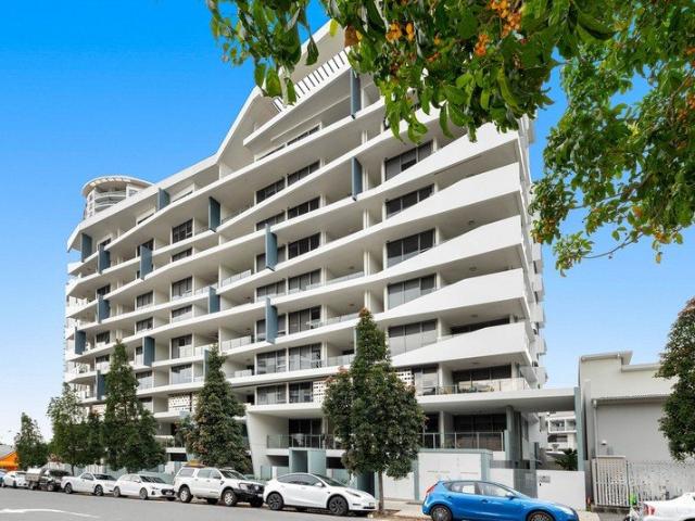Modern Inner City Living Apartment with Resort Style Amenities