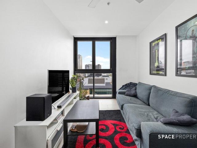 Modern Inner City Living with Study Nook