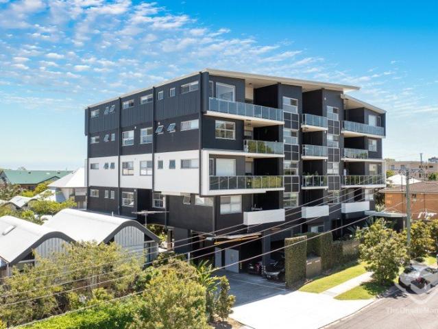 Modern Inner North Living with Exceptional Convenience