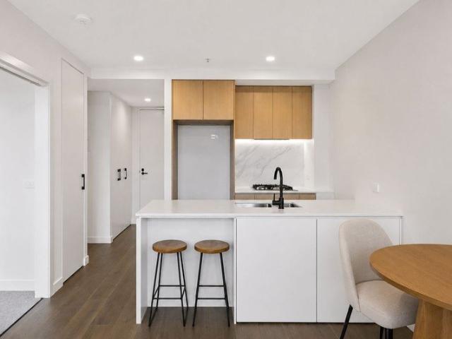 Modern Ivanhoe Living with Lifestyle Appeal