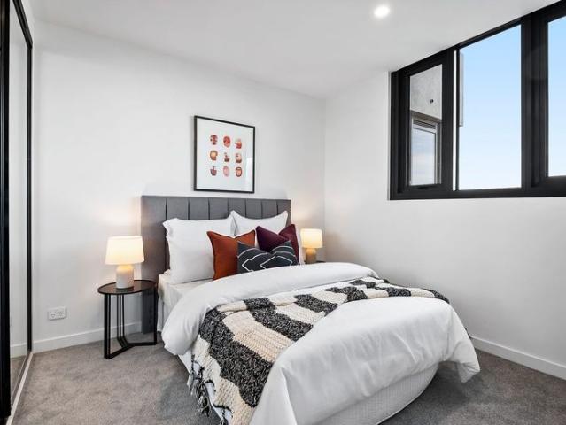 Modern Ivanhoe Living with Style and Convenience