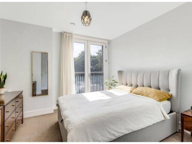 Modern one bed flat in Zone 2 for the Holidays