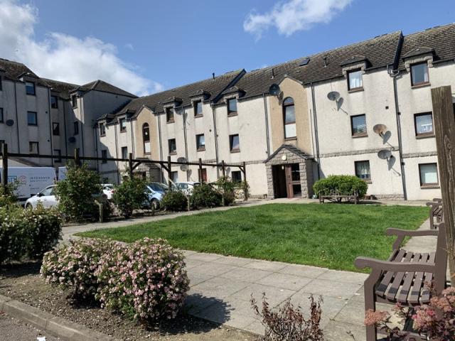 Modern one bed furnished flat near town and uni
