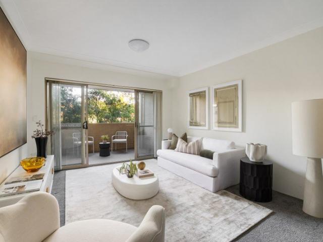Modern one bedder steps from The Greenway