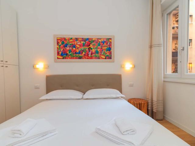 Modern One Bedroom Apartment on Via Guglielmo Silva, Steps from Milan’s CityLife District