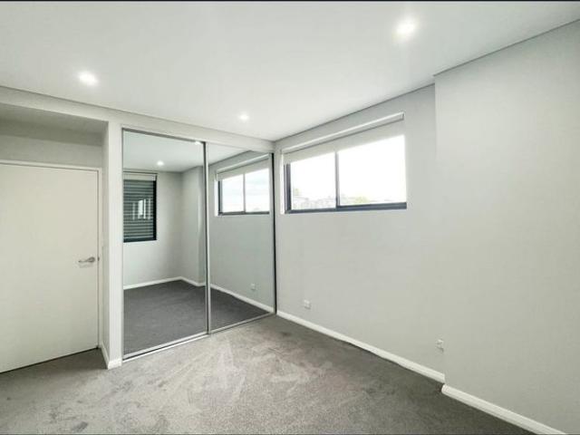 MODERN ONE BEDROOM APARTMENT IN A PRIME LOCATION !