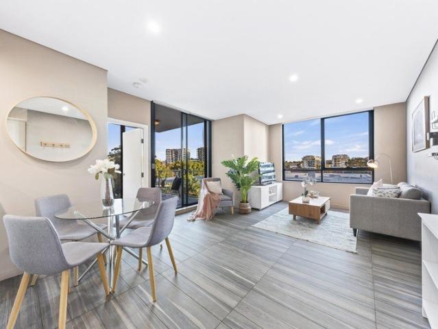 Modern One Bedroom Apartment in a Prime Wolli Creek Location