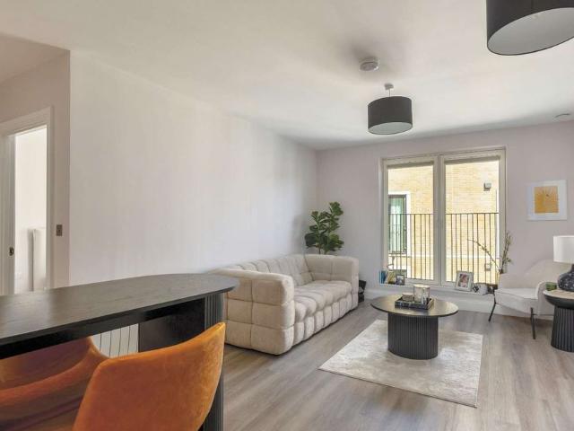 Modern one bedroom apartment in a unique landmark development at the edge of the Pantiles