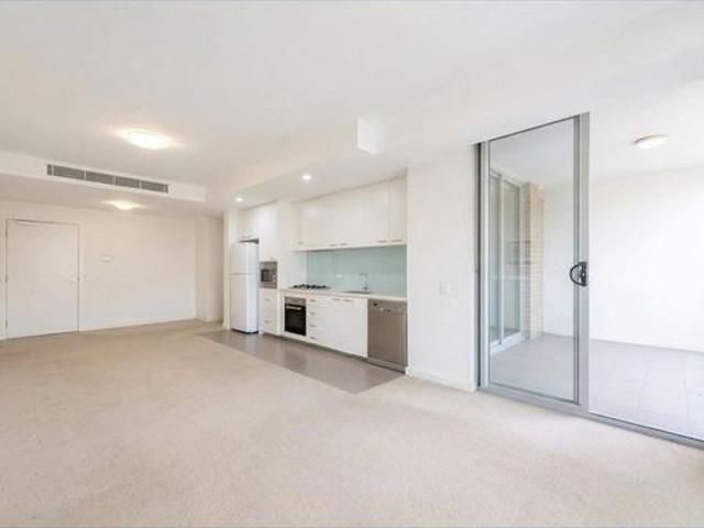 Modern One Bedroom Apartment in Convenient Location!