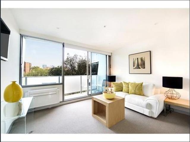 Modern One Bedroom Apartment in Convenient West Melbourne Location