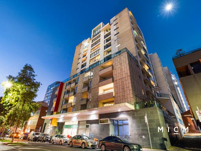 Modern One Bedroom Apartment in Convenient West Melbourne Location
