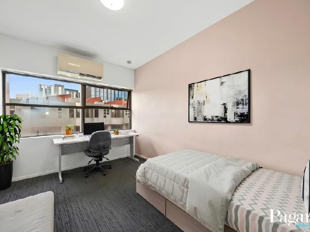 modern one bedroom apartment in prime carlton location