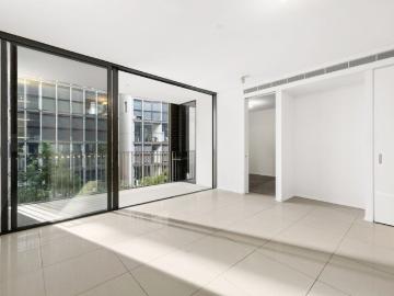 Modern One Bedroom Apartment in Prime Chippendale Location