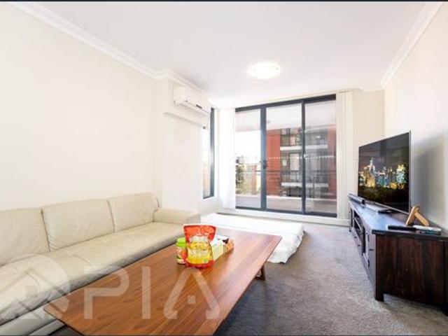 Modern One Bedroom Apartment In Prime Location For Lease!
