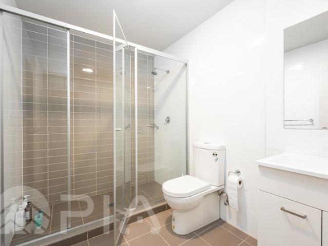 Modern One Bedroom Apartment In Prime Location For Lease!