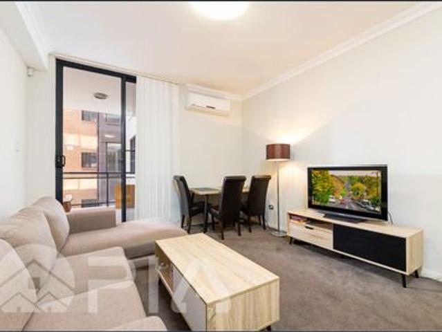 Modern One Bedroom Apartment In Prime Location For Lease!