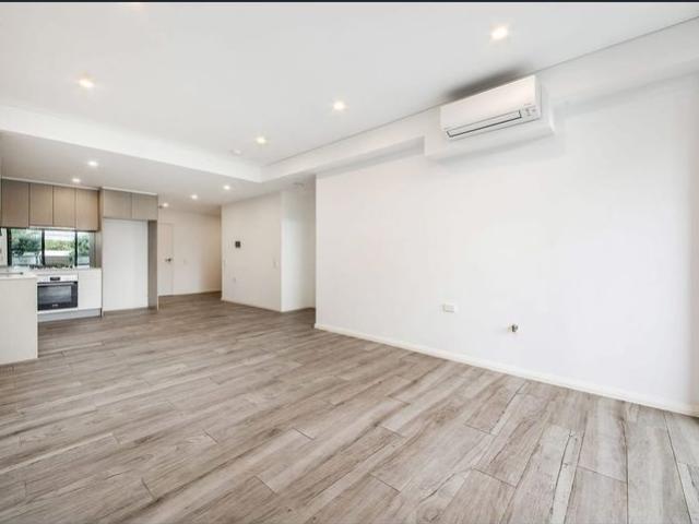 Modern One Bedroom Apartment in the Exclusive Rouse Hill – Short Term 6 Month Lease Only