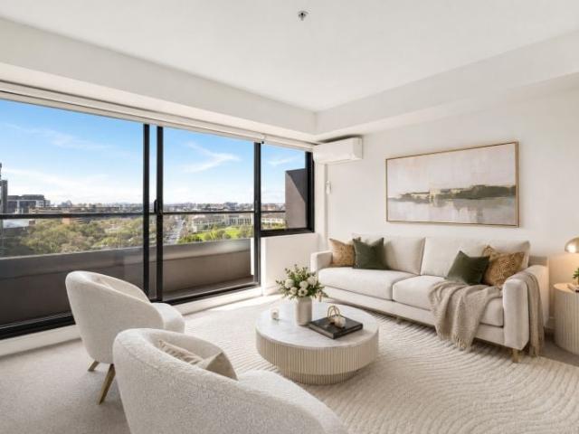 Modern One Bedroom Apartment in the Prestigious Seasons Heritage Building