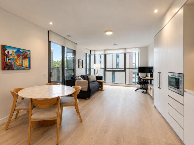 Modern One Bedroom Apartment in the Sought After 'The Parade' Complex