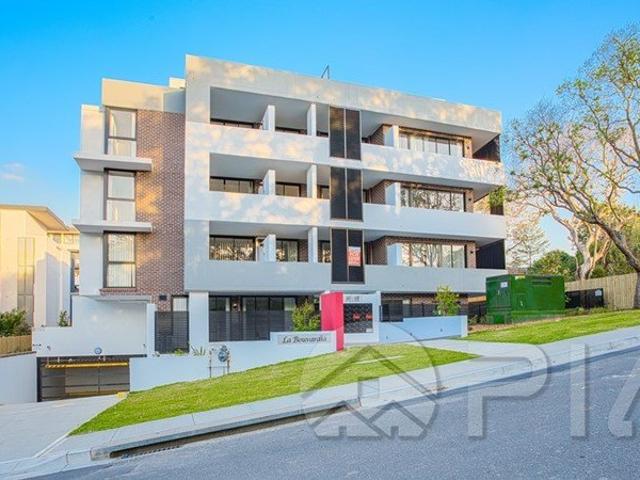 Modern one bedroom Apartment Leasing Now!