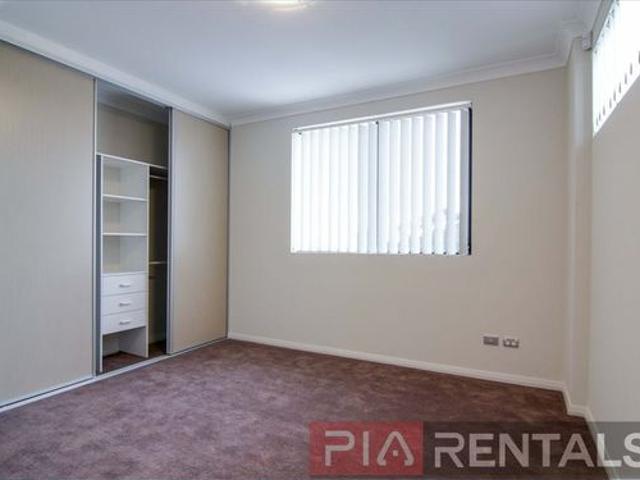 Modern One bedroom Apartment + study for lease. walking to Norwest Metro station