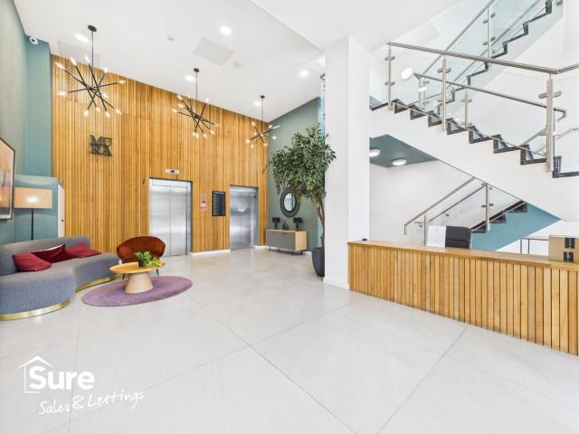 Modern One Bedroom Apartment with Gym & Business Hub in Town Centre