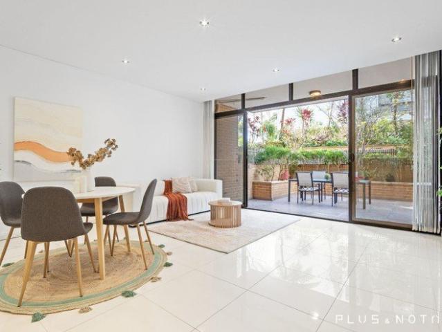 Modern One Bedroom Apartment with Large Separate Study in the Heart of Castle Hill