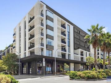 Modern One Bedroom Apartment with Secure Parking