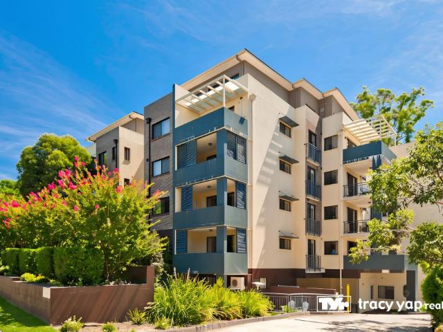 Modern One Bedroom Apartment with Spacious Study – Walk to Turramurra Station