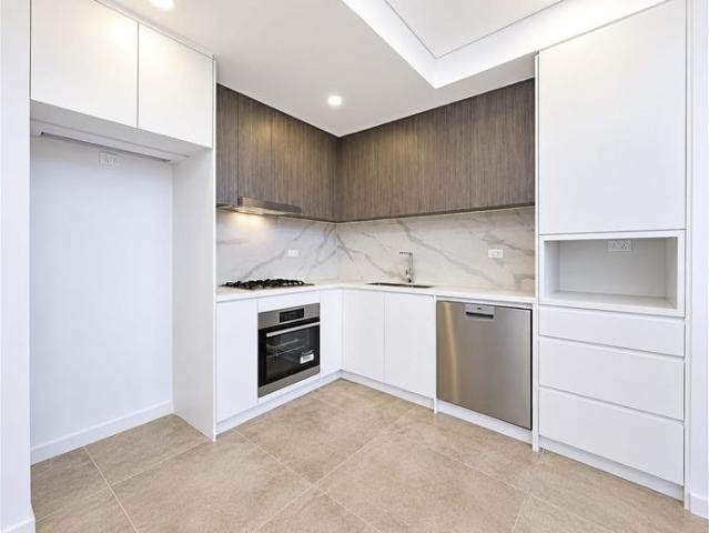 Modern One Bedroom Apartment with study