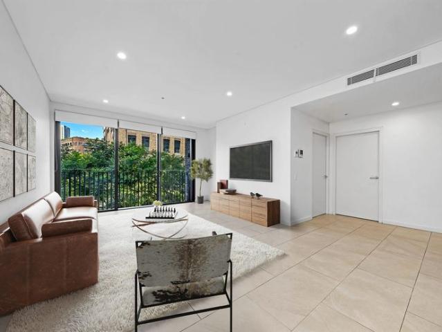 Modern One Bedroom Apartment with Study 6 Month Lease
