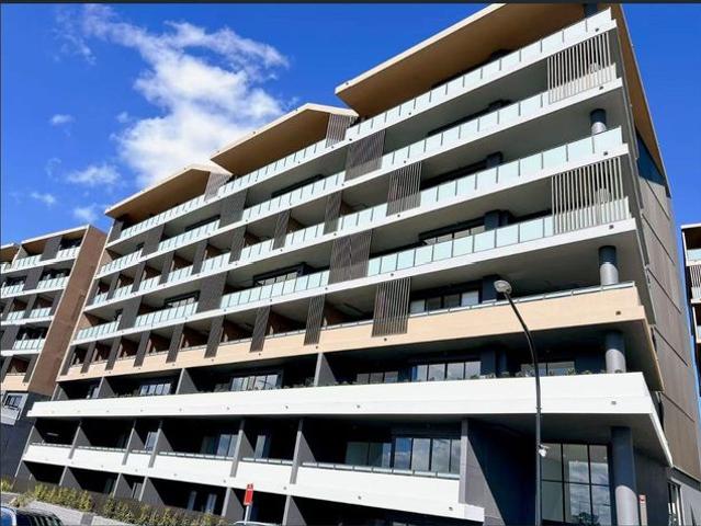 Modern One Bedroom Apartment with Study in Rouse Hill