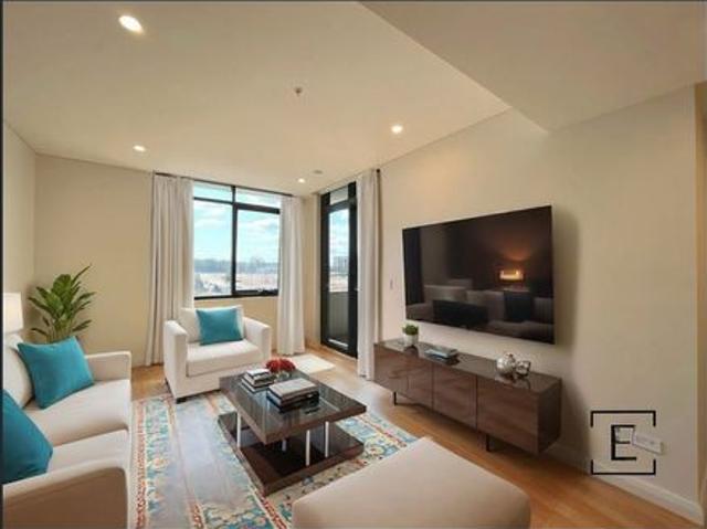 Modern One Bedroom Apartment with Stunning District Views