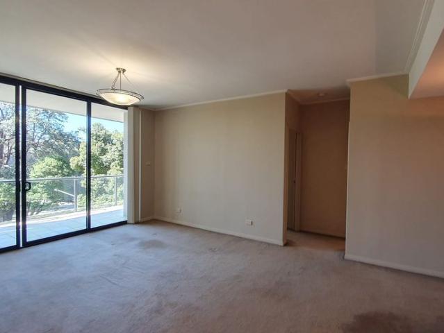 Modern one bedroom apartment with park view