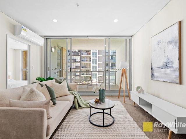 Modern One Bedroom Apartment with Versatile Study & Peaceful Garden Outlook