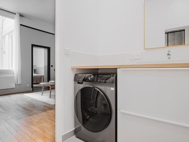 Modern One Bedroom Gem in Central Paris, Paris Amsterdam Apartments for Rent